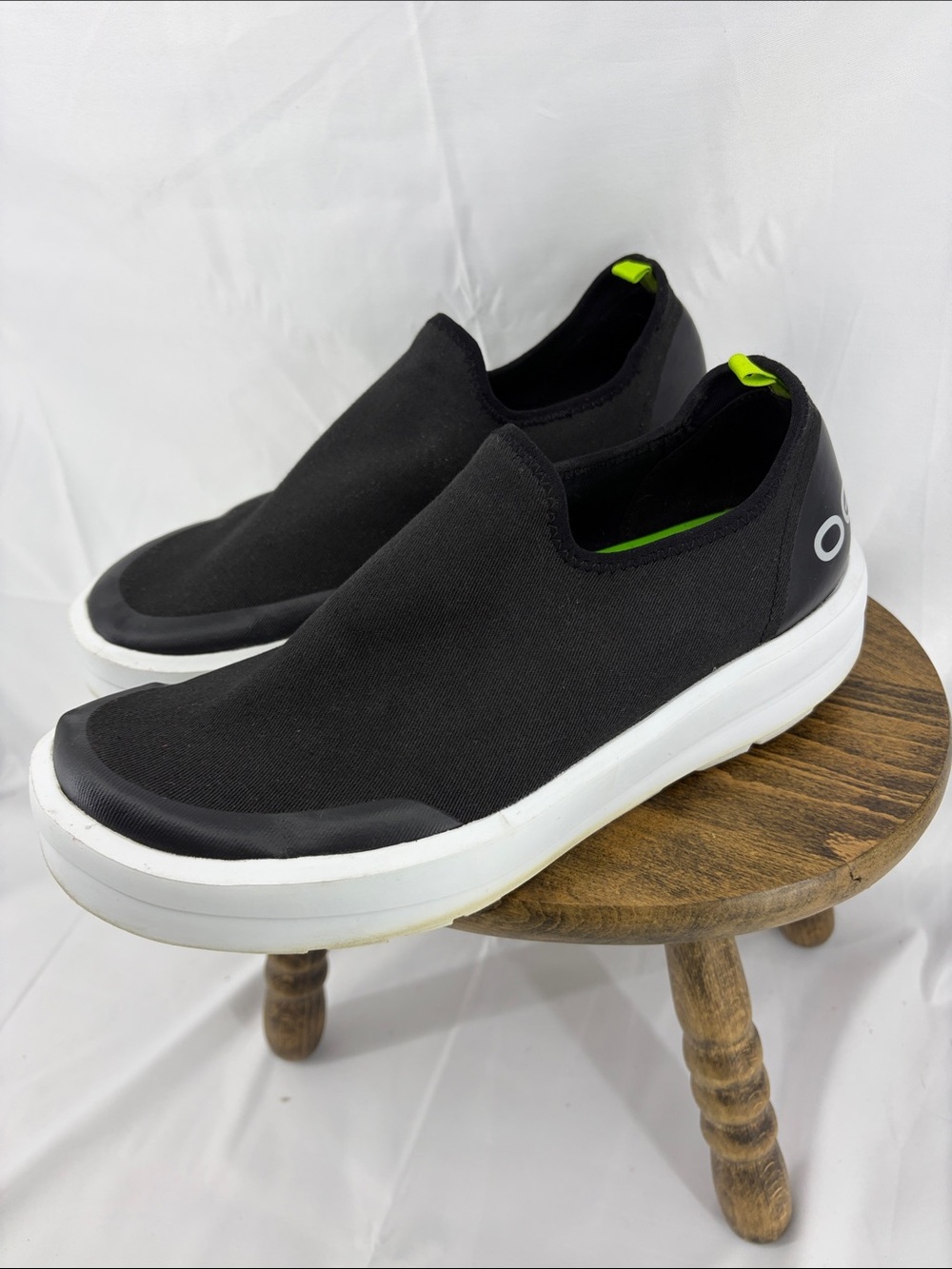 OOFOS OOmg eeZee Low Black Canvas Slip-on Recovery Shoes, Womens 10 / EU 41